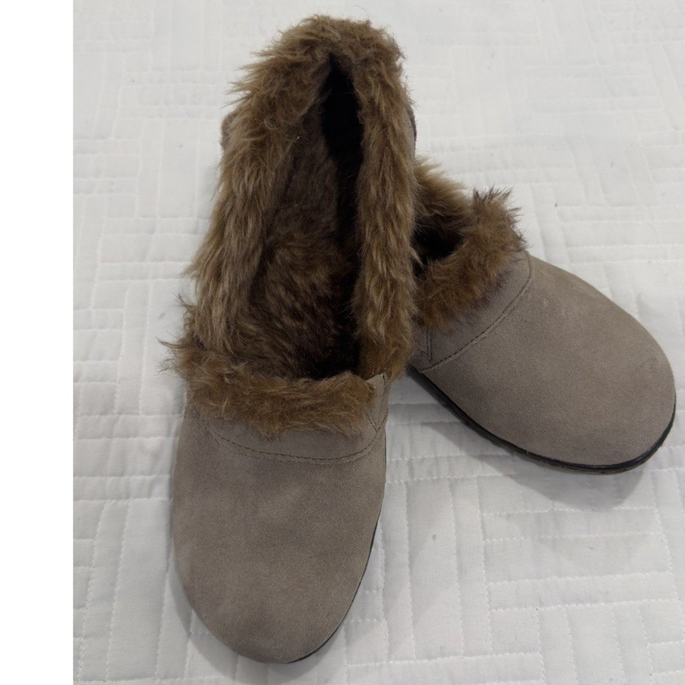 BOC Women's Moccasin Slippers Gray Faux Fur Lined Size 8.5M